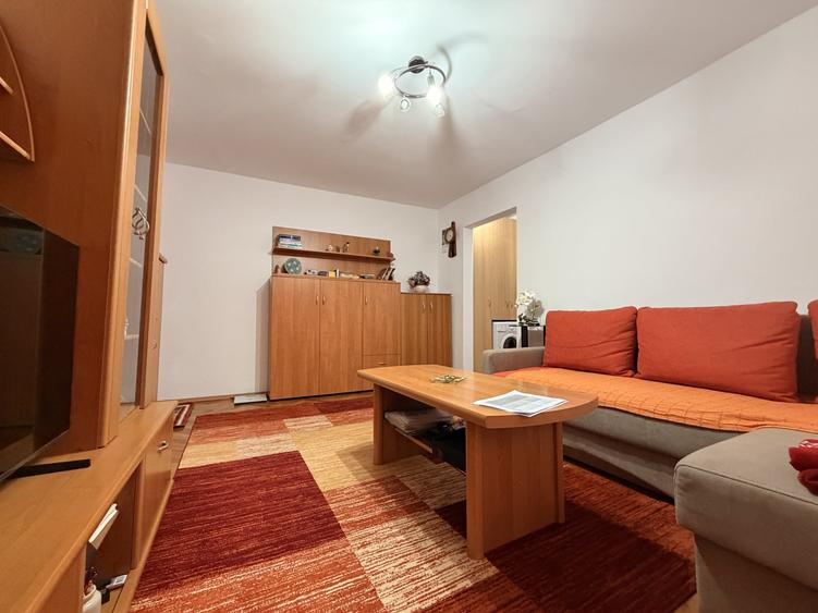 Apartament cu 2 camere semidecomandat, mobilat în Girocului