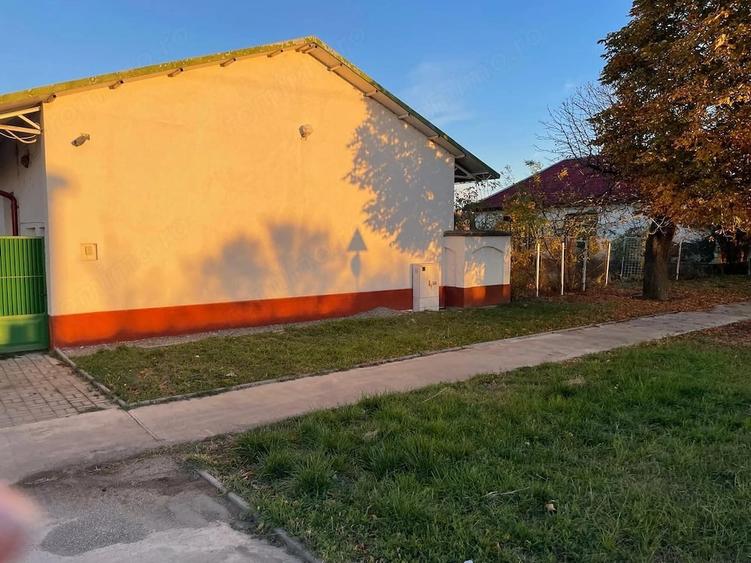 Spațiu comercial, de 700 mp, în Periferie