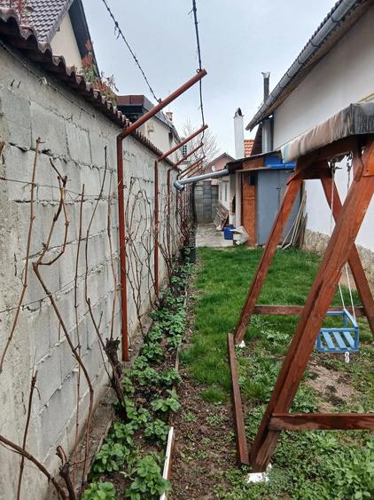 Casă cu Teren 300 Mp în Preajba