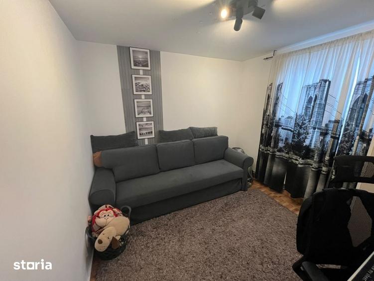 Casă cu 4 camere cu Teren 489 Mp în Glina