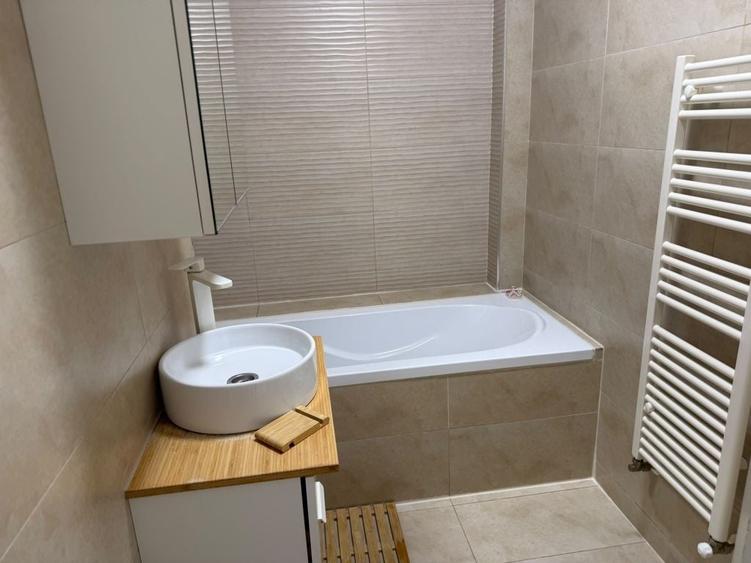 Apartament cu 2 camere decomandat în Tomis Plus