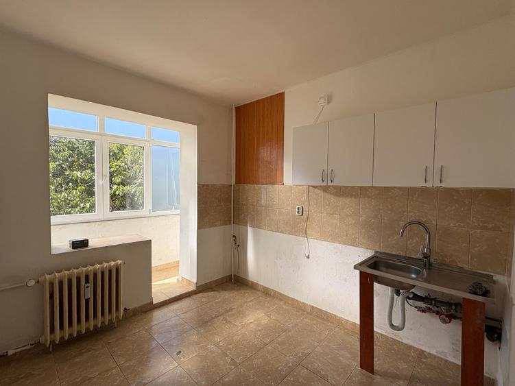 Apartament cu 3 camere decomandat în Ozana