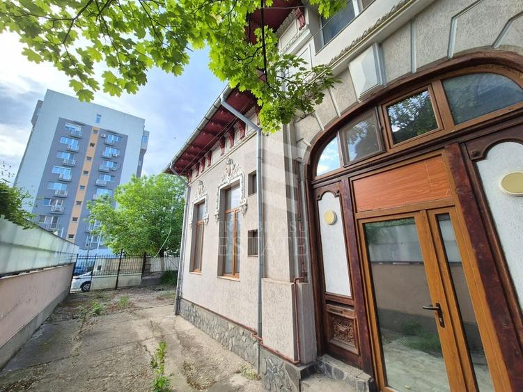 Casă cu 10 camere cu Canalizare în Coșbuc