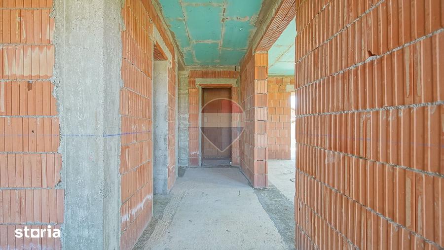 Casă cu 4 camere cu Teren 500 Mp în Cristian