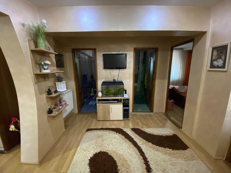 Apartament cu 3 camere decomandat în Central