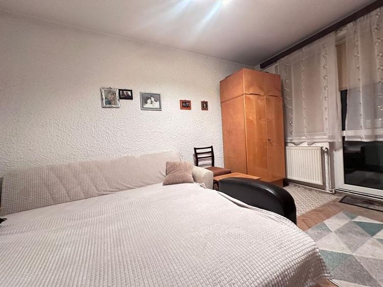 Apartament cu 3 camere semidecomandat, mobilat în Mihai Viteazul