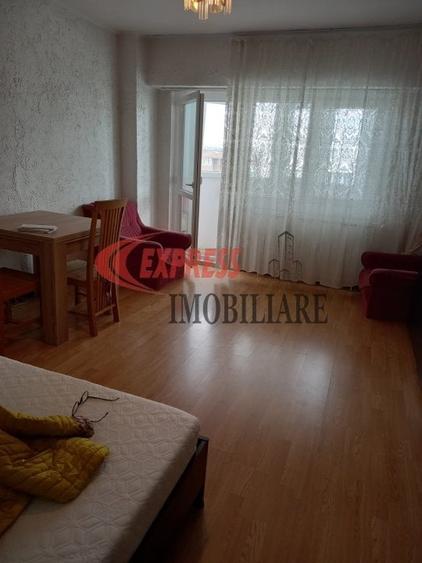 Garsonieră decomandată în Baba Novac