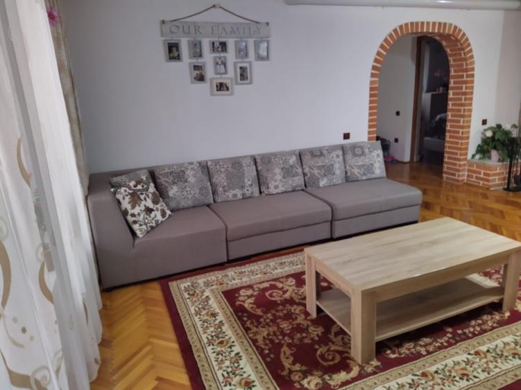 Casă individuală cu 3 camere cu Canalizare în Est