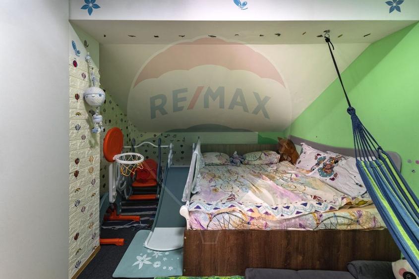 Apartament cu 3 camere decomandat, mobilat în Sânpetru