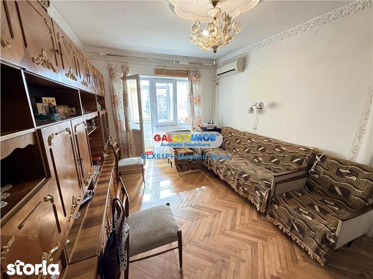 Apartament cu 3 camere semidecomandat, mobilat în Vest