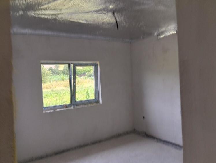 Casă cu 3 camere în Petrești