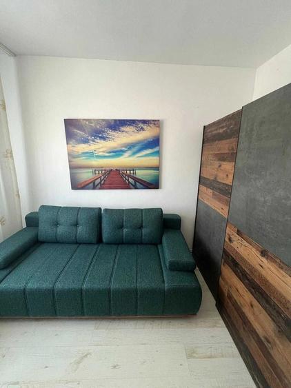 Apartament cu 3 camere semidecomandat în Circumvalațiunii
