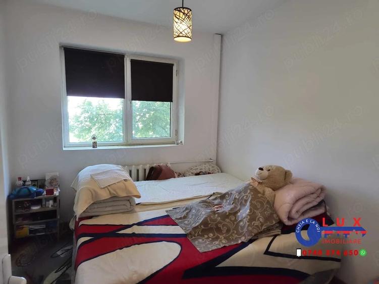 Apartament cu 3 camere semidecomandat în Babadag