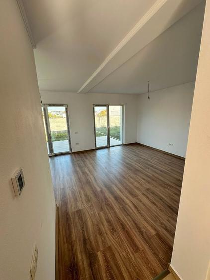 Duplex cu 4 camere cu Canalizare în Săcălaz