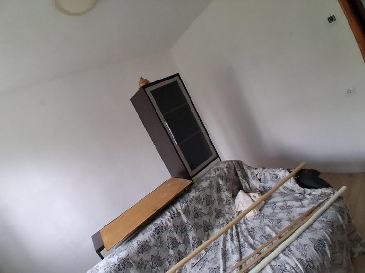 Inchiriez apartament pe strada Trandafirilor nr 2 scara 2 bloc i2 1000 de lei pe luna informatii la nr. De tel. 0770146279 - 8