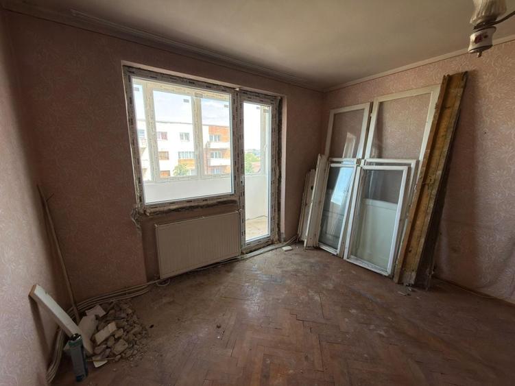 Apartament cu 2 camere semidecomandat în Exterior Vest