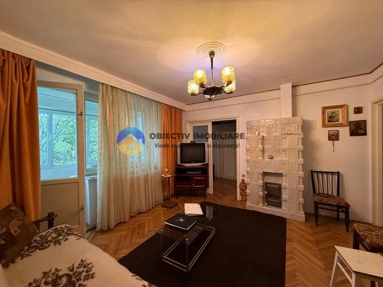 Apartament cu 3 camere semidecomandat, mobilat în Central