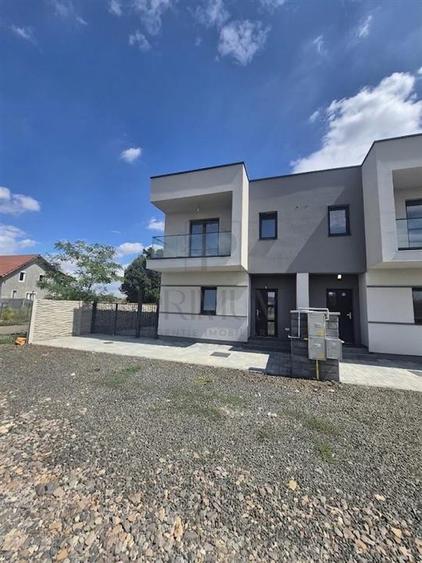 Duplex cu 4 camere cu Canalizare în Moșnița Nouă