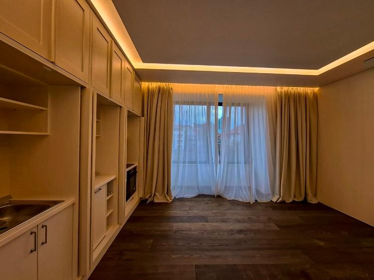 Apartament cu 4 camere decomandat în Arcul de Triumf