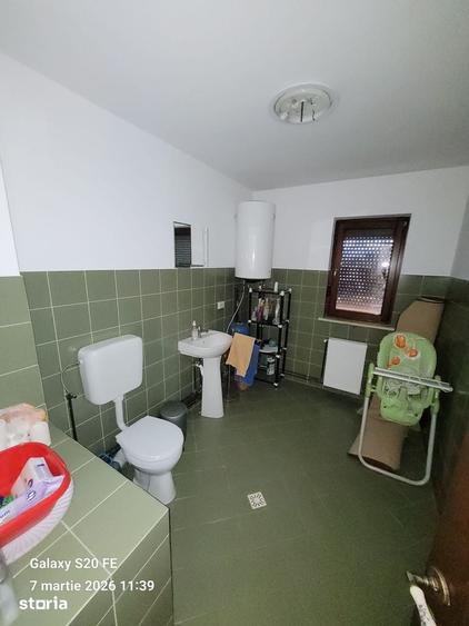 Casă cu 4 camere cu Teren 1200 Mp în Sadu