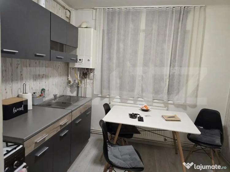 Apartament cu 2 camere semidecomandat, mobilat în Micro 16