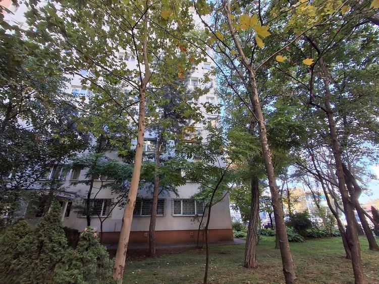 Apartament cu 3 camere semidecomandat, mobilat în Brâncoveanu