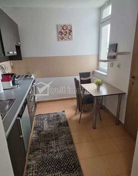 Apartament cu 4 camere semidecomandat în Central