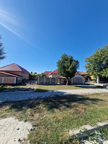 Casă cu 4 camere cu Garaj în Cogealac