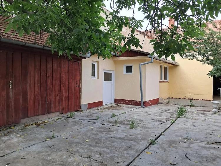 Casă cu 3 camere cu Teren 400 Mp în Gării