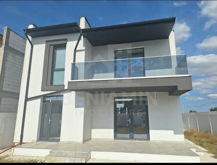 Casă individuală cu 4 camere cu Teren 328 Mp în Albești
