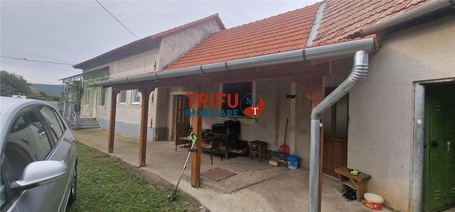 Casă individuală cu 4 camere cu Canalizare în Totoi