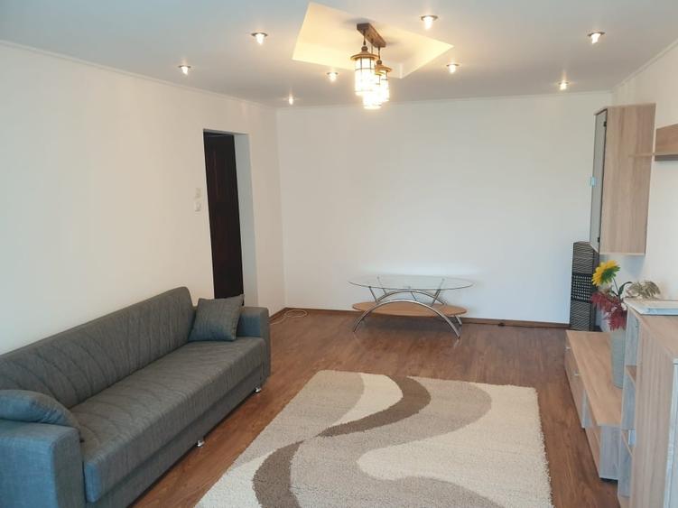 Apartament cu 3 camere decomandat, mobilat în Central