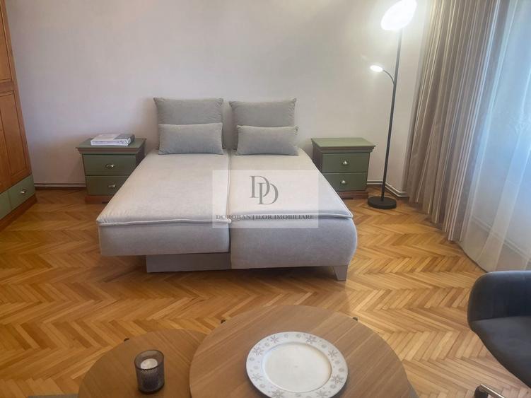 Apartament cu 3 camere decomandat, mobilat în Central
