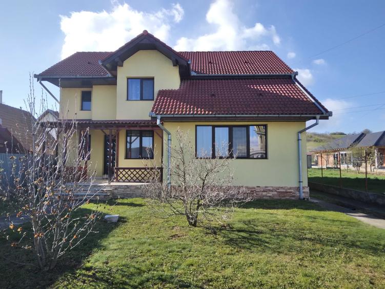 Casă cu 4 camere în Central