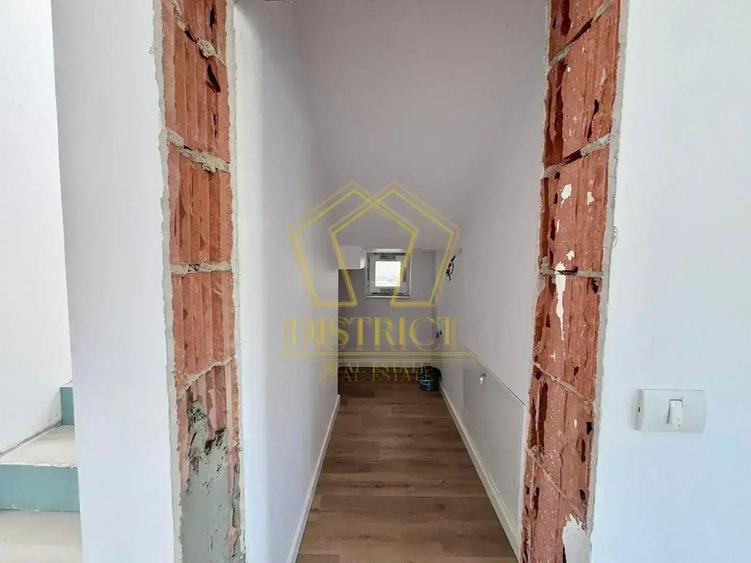 Casă individuală cu 5 camere cu Canalizare în Dumbrăvița