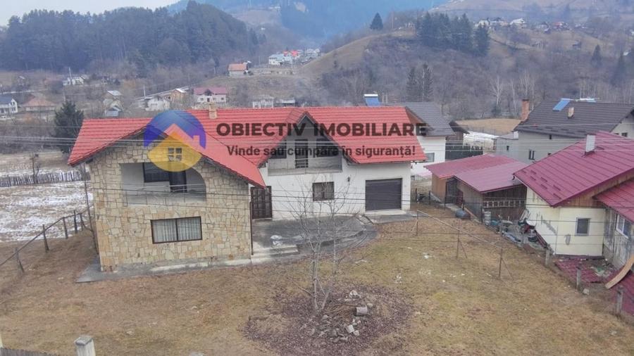 Casă cu 4 camere cu Teren 1376 Mp în Borca