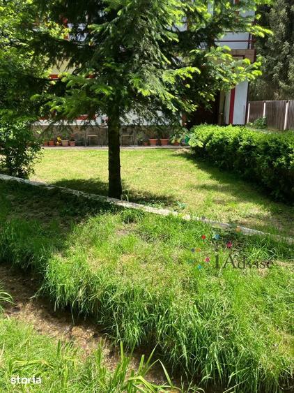 Casă cu 9 camere cu Teren 675 Mp în Central