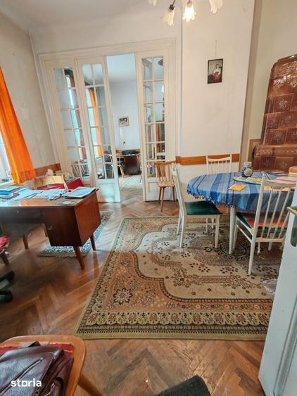 Casă cu 7 camere cu Teren 65 Mp în Centrul Civic