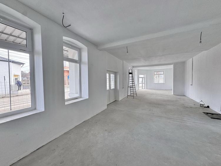 Spațiu comercial, de 175 mp, în Exterior Vest