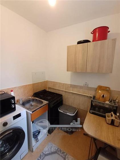 Apartament cu 2 camere semidecomandat, mobilat în Primăverii
