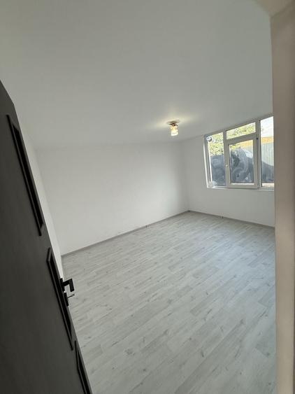 Casă cu 4 camere în Tichilești