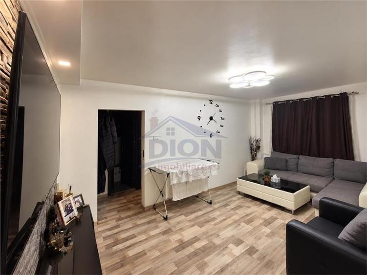 Apartament cu 4 camere semidecomandat în Dristor