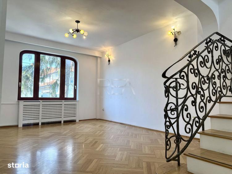 Casă cu 8 camere cu Canalizare în Floreasca