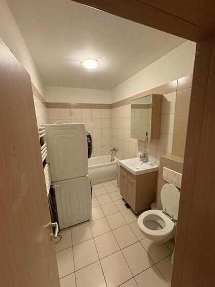 Apartament cu 3 camere decomandat în Titan