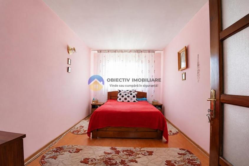 Casă cu 4 camere cu Teren 1800 Mp în Central