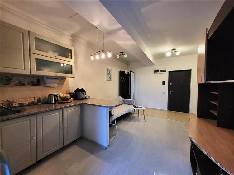 Apartament cu 2 camere decomandat, mobilat în Tractorul