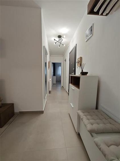 Apartament cu 3 camere decomandat, mobilat în Central