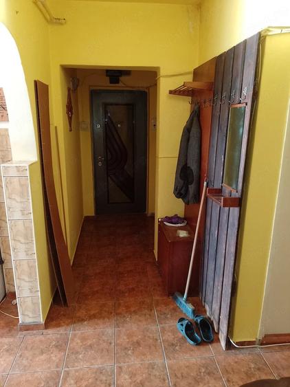 Apartament cu 3 camere decomandat în Exterior Vest