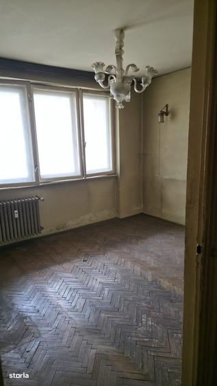 Apartament cu 2 camere semidecomandat în Iancului