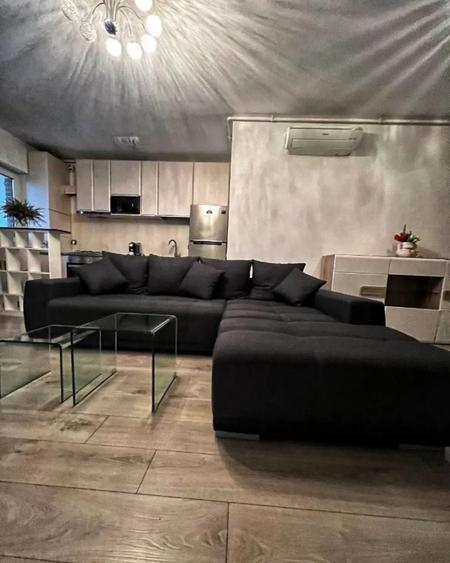 Apartament cu 2 camere decomandat, mobilat în Băneasa